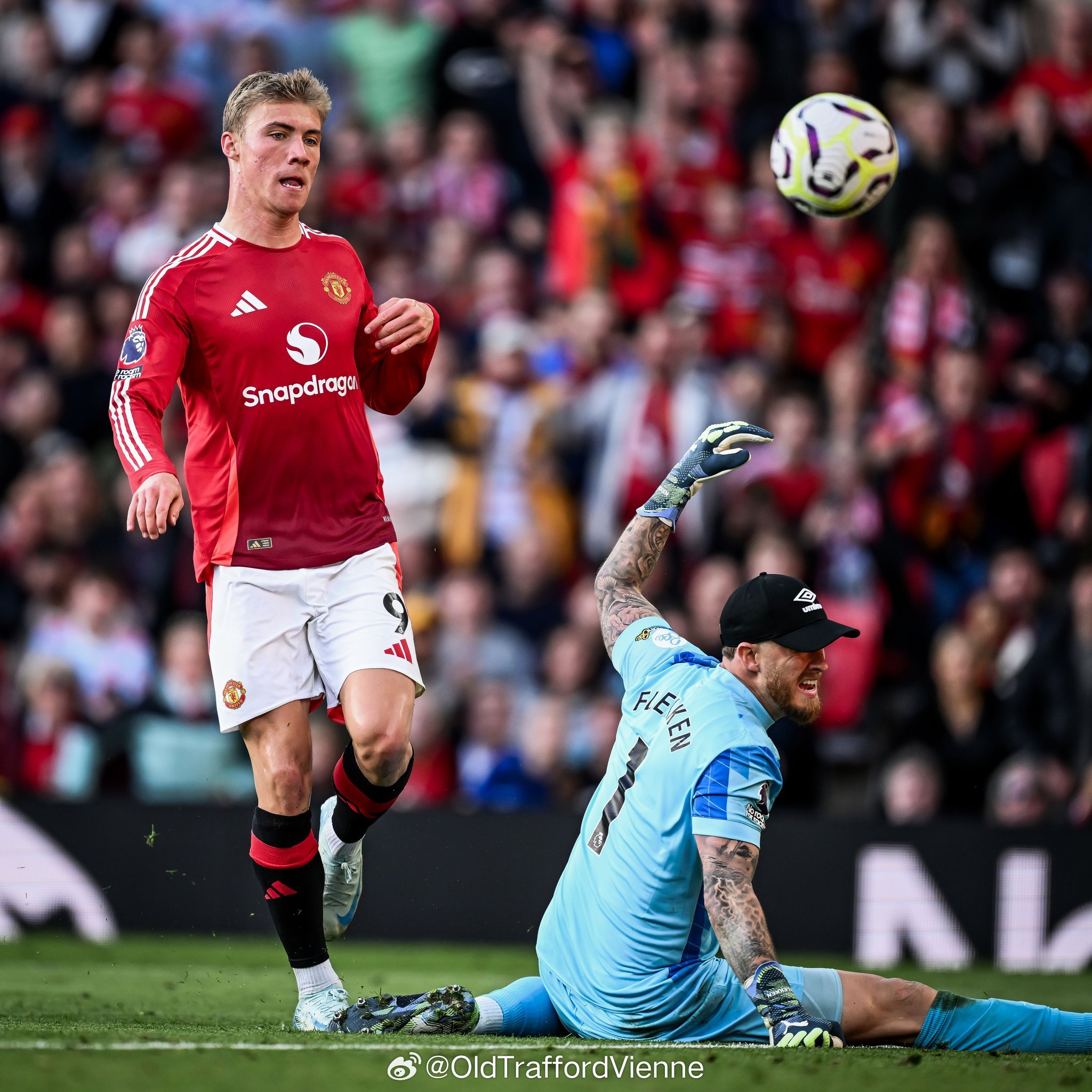 包含曼联英超战胜埃弗顿霍伊伦推射破门的词条